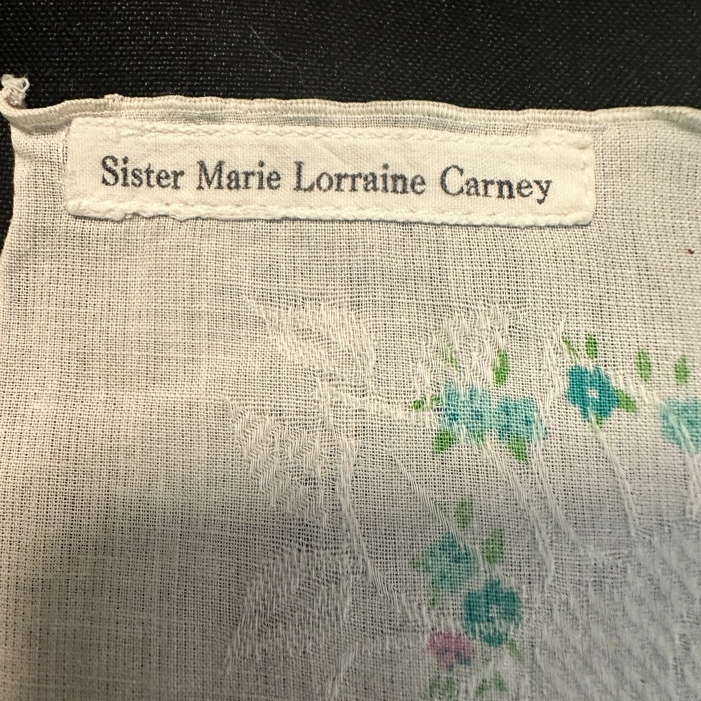 Vintage 20th Century Floral Handkerchief of Sister Marie‎ Lorraine Carney - Picture 3 of 7